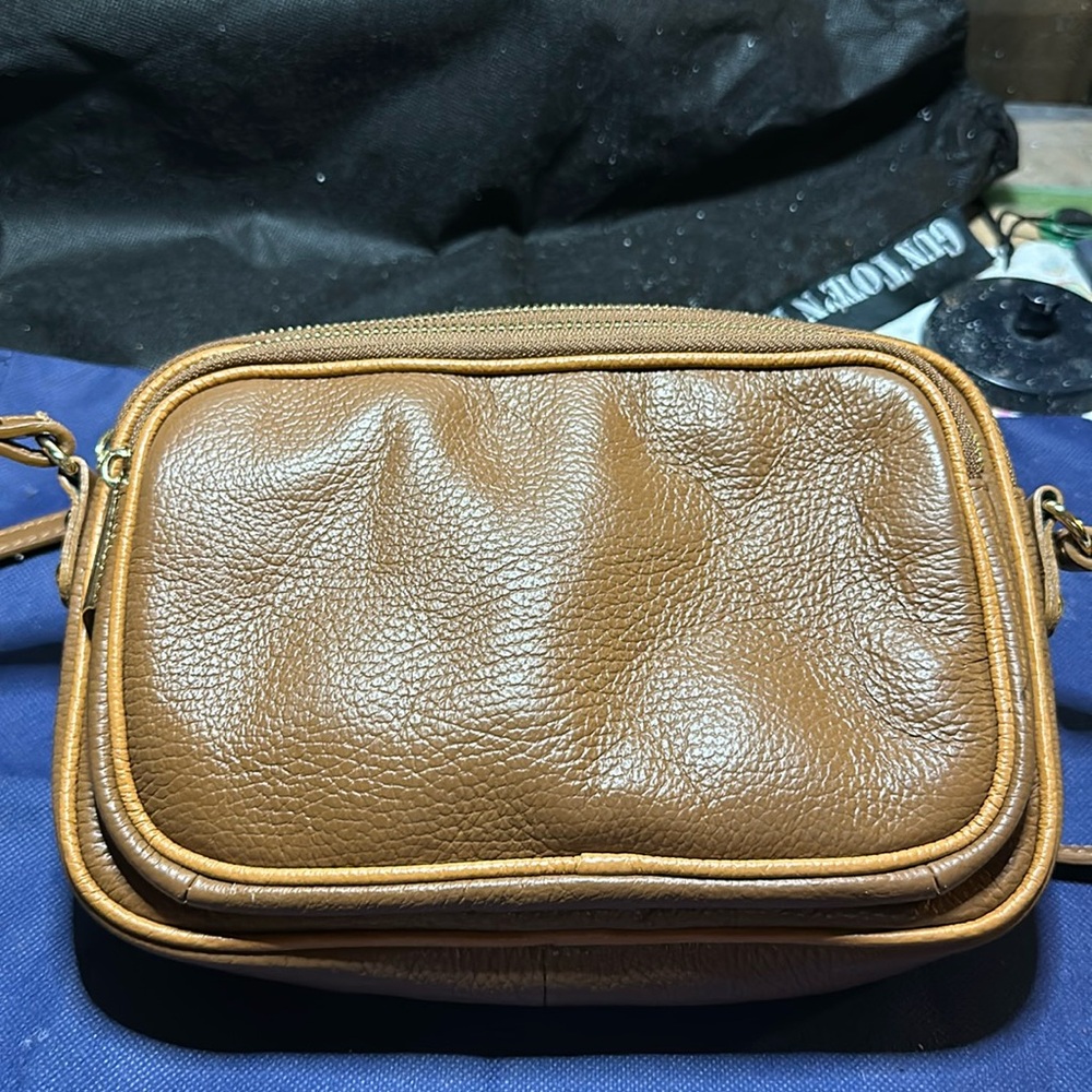 Stella Bianca leather Italian crossbody in great condition. No call outs.